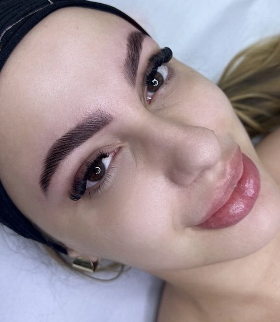 Sobrancelha com micropigmentação